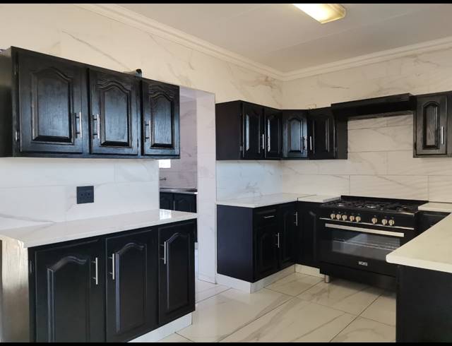 4 BEDROOM HOUSE FOR SALE IN BASSONIA